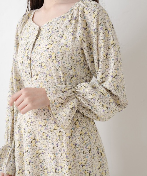 OLIVE des OLIVE（オリーブデオリーブ）の「フラワーシャーリングワンピース（ワンピース・レディース・アイボリー/ブラック/オフホワイト・FREE）」の15枚目の写真