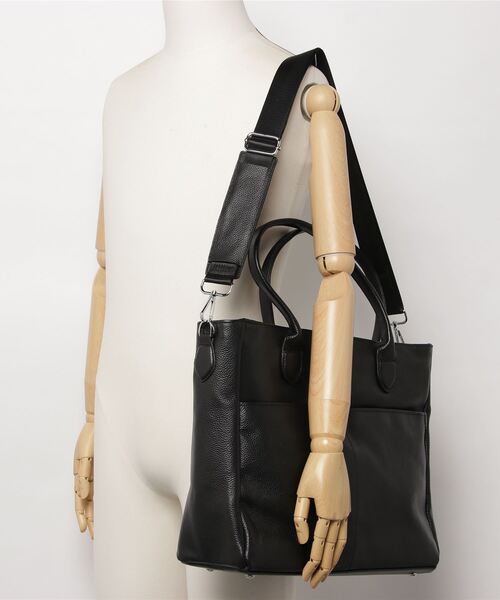 Perfect Suit FActory(パーフェクトスーツファクトリー)の「本革シュリンクトートバッグ ブラック(トートバッグ・メンズ・ブラック・FREE)」の14枚目の写真