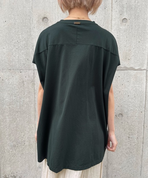 マイカアンドディール　TRIBECCAロゴサイドスリットT-shirts 美品 MICA&DEAL（マイカ＆ディール）の「【MICA&DEAL】TRIBECCAロゴ