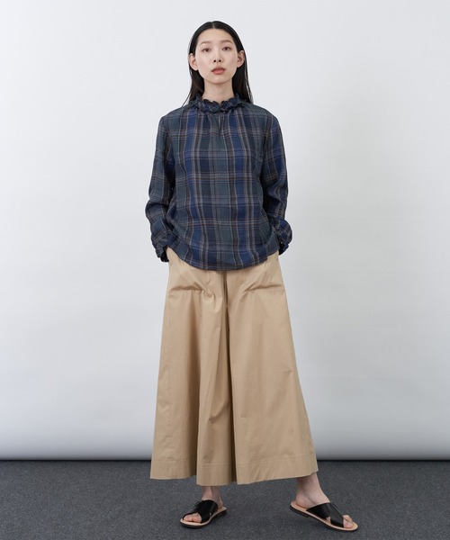 LOISIR（ロワズィール）の「リネン断ち切りフリルカラーブラウス 