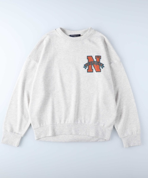 HONEYSUCKLE ROSE（ハニーサックルローズ）の「【HONEYSUCKLE ROSE】カレッジロゴクルースウェット（スウェット・レディース・ブラウン/レッド/ダークグレー/キナリ・M/L）」の2枚目の写真