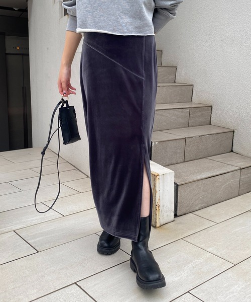 CAPRICIEUX LE'MAGE（カプリシューレマージュ）の「ベロアフィットスカート（スカート・レディース・ブラウン/ベージュ/チャコールグレー・FREE）」の2枚目の写真