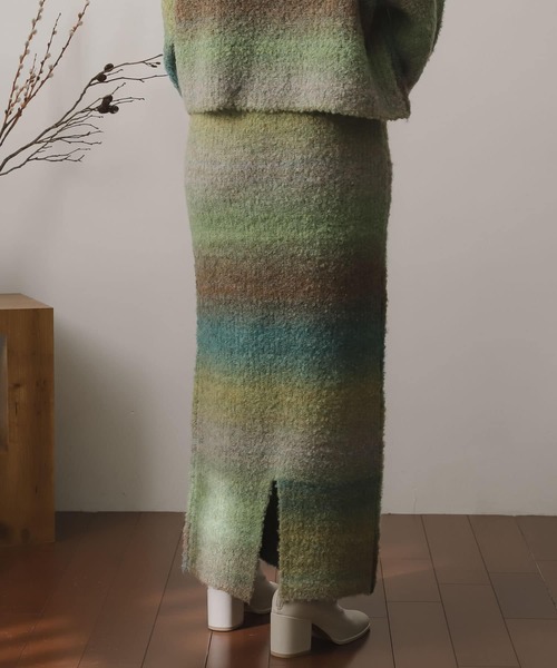 SENSE OF PLACE by URBAN RESEARCH(センスオブプレイスバイアーバンリサーチ)の「ブークレグラデーションニットスカート(スカート・レディース・グリーン系その他/ブルー系その他/ピンク系その他/ブラウン系その他・ONE)」の6枚目の写真