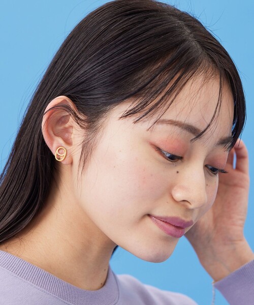 ANEVER(アンエバー)の「09 LOGO イヤリング(イヤリング・レディース・ゴールド系/シルバー系・F)」の3枚目の写真