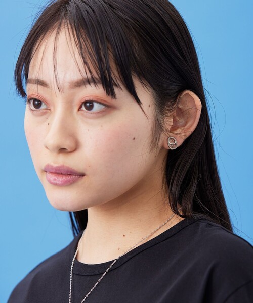 ANEVER(アンエバー)の「09 LOGO イヤリング(イヤリング・レディース・ゴールド系/シルバー系・F)」の4枚目の写真