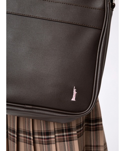 EASTBOY（イーストボーイ）の「ショルダーバッグ 合皮 スクール スクバ 通学 中学生 高校生（ショルダーバッグ・キッズ・チョコ/ブラック・F）」の12枚目の写真