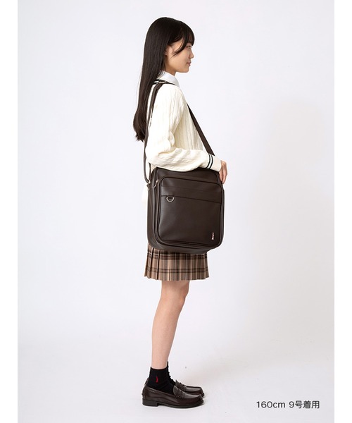 EASTBOY（イーストボーイ）の「ショルダーバッグ 合皮 スクール スクバ 通学 中学生 高校生（ショルダーバッグ・キッズ・チョコ/ブラック・F）」の10枚目の写真