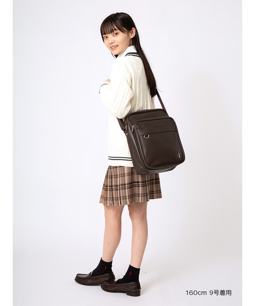 EASTBOY（イーストボーイ）の「ショルダーバッグ 合皮 スクール スクバ 通学 中学生 高校生（ショルダーバッグ・キッズ・チョコ/ブラック・F）」の9枚目の写真