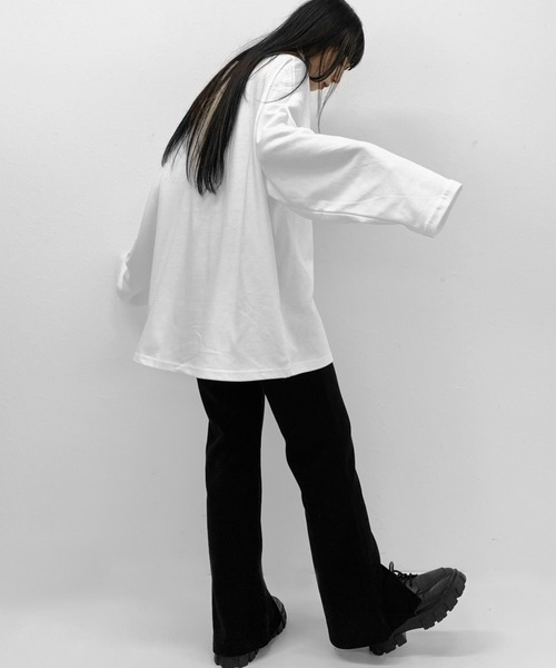 LVEU.(ラブユ.)の「Over silhouette long sleeve tee / オーバーシルエットロングスリーブTシャツ(Tシャツ/カットソー・レディース・ブラック/カーキ/ホワイト/ダークグレー・FREE)」の18枚目の写真