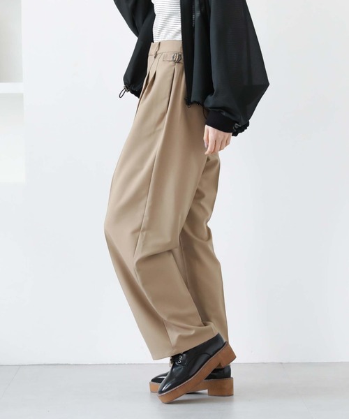 archives（アルシーヴ）の「サイドタブ付きタックパンツ（その他パンツ・レディース・ベージュ/ブラック/キャメル・MEDIUM）」の3枚目の写真