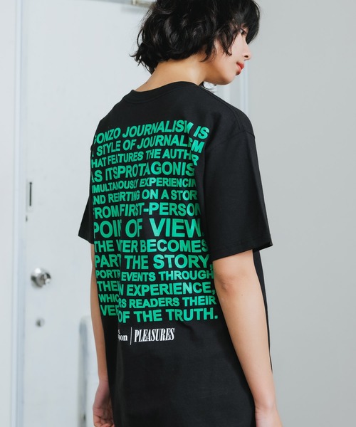 PLEASURES（プレジャー）の「PLEASURES/プレジャーズ Badge Tee 半袖Tシャツ（Tシャツ/カットソー・メンズ・ホワイト/ブラック・M/L/XL）」の2枚目の写真