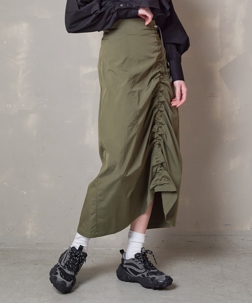 Lull（ルル）の「【Lull / ルル】シャーリングスカート（スカート・レディース・イエロー/ブラック/アイボリー/カーキ・ONESIZE）」の4枚目の写真