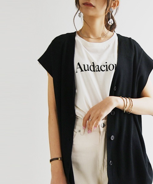 and it_(アンドイット)の「Vネックボタンニットベスト(Tシャツ/カットソー・レディース・ベージュ/ブラック/ライラック・M/L)」の2枚目の写真