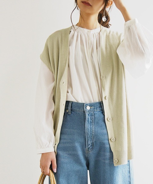 and it_(アンドイット)の「Vネックボタンニットベスト(Tシャツ/カットソー・レディース・ベージュ/ブラック/ライラック・M/L)」の14枚目の写真