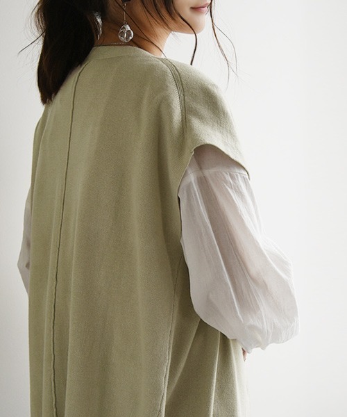 and it_(アンドイット)の「Vネックボタンニットベスト(Tシャツ/カットソー・レディース・ベージュ/ブラック/ライラック・M/L)」の7枚目の写真