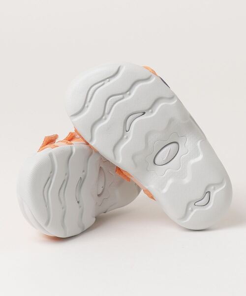 NIKE（ナイキ）の「NIKE/ナイキ キッズ サンダル　サンレイアジャスト6 SE PS DX6385-800（サンダル・キッズ・シャーベット・14.0cm/18.0cm/15.0cm/17.0cm/19.0cm/16.0cm）」の3枚目の写真