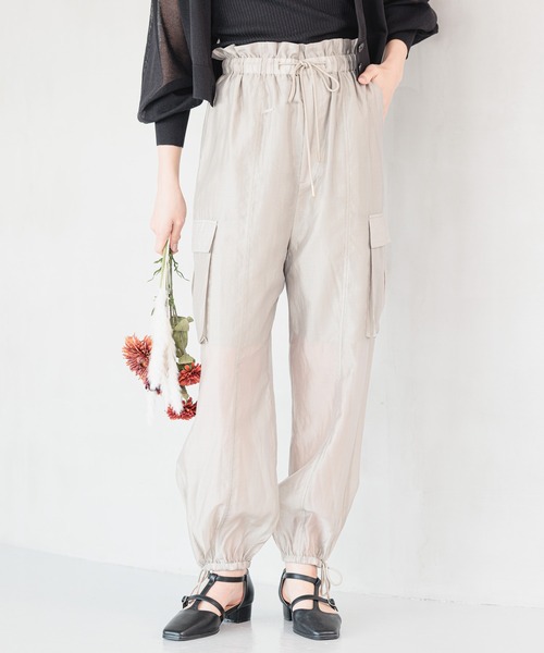 mysty woman(ミスティウーマン)の「シアードロストカーゴパンツ 909830(カーゴパンツ・レディース・ブラック/グレイッシュベージュ/ピンク系その他・FREE)」の1枚目の写真