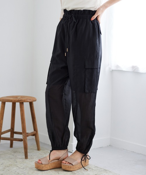 mysty woman(ミスティウーマン)の「シアードロストカーゴパンツ 909830(カーゴパンツ・レディース・ブラック/グレイッシュベージュ/ピンク系その他・FREE)」の2枚目の写真