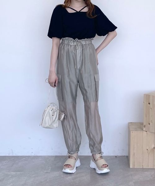 mysty woman(ミスティウーマン)の「シアードロストカーゴパンツ 909830(カーゴパンツ・レディース・ブラック/グレイッシュベージュ/ピンク系その他・FREE)」の16枚目の写真