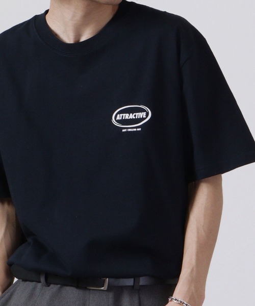 MODISH GAZE（モディシュガゼ）の「MODISH GAZE スモーキングガール SIT BACK AND RELAX半袖Tシャツ（Tシャツ/カットソー・メンズ・ネイビー系1/ネイビー系2/ブラック×ホワイト/ホワイト×ブラック・L/XL/M）」の4枚目の写真