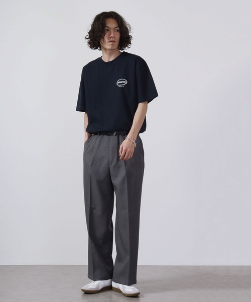 MODISH GAZE（モディシュガゼ）の「MODISH GAZE スモーキングガール SIT BACK AND RELAX半袖Tシャツ（Tシャツ/カットソー・メンズ・ネイビー系1/ネイビー系2/ブラック×ホワイト/ホワイト×ブラック・L/XL/M）」の5枚目の写真