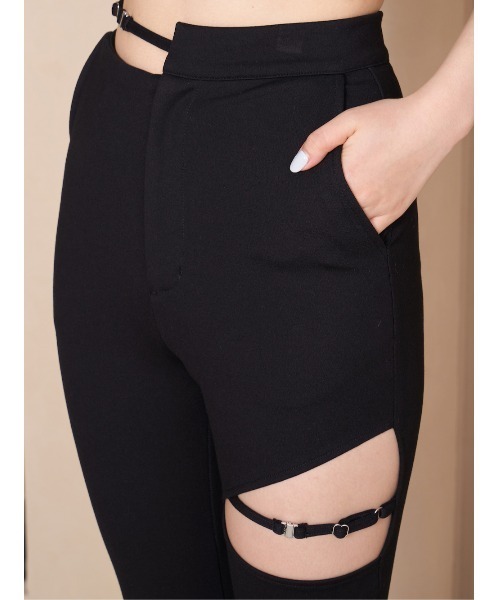 Darich（ダーリッチ）の「カットベルトフレアパンツ（その他