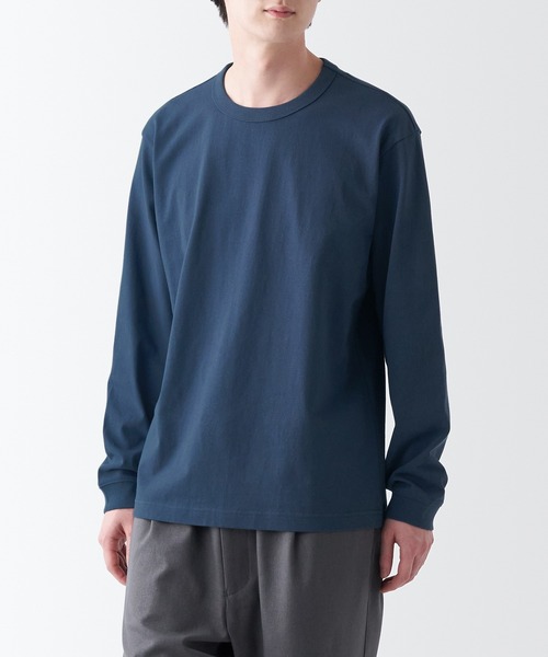 無印良品(ムジルシリョウヒン)の「洗いざらし太番手クルーネック長袖Tシャツ(Tシャツ/カットソー・メンズ・キャメル/ブラック/ブルー系1/ホワイト/ダークグレー/ダークグリーン・XS/XXL/M/L/XL/S)」の5枚目の写真