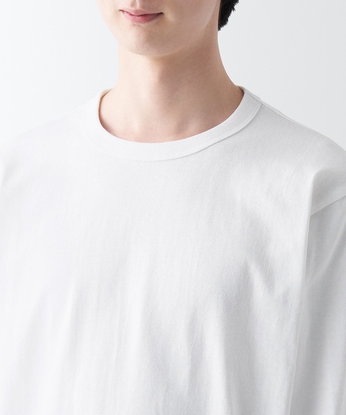 無印良品(ムジルシリョウヒン)の「洗いざらし太番手クルーネック長袖Tシャツ(Tシャツ/カットソー・メンズ・キャメル/ブラック/ブルー系1/ホワイト/ダークグレー/ダークグリーン・XS/XXL/M/L/XL/S)」の8枚目の写真