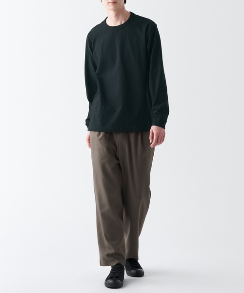 無印良品(ムジルシリョウヒン)の「洗いざらし太番手クルーネック長袖Tシャツ(Tシャツ/カットソー・メンズ・キャメル/ブラック/ブルー系1/ホワイト/ダークグレー/ダークグリーン・XS/XXL/M/L/XL/S)」の11枚目の写真