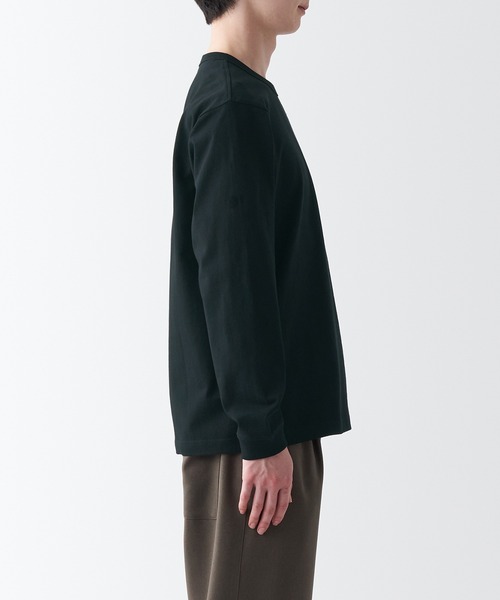 無印良品(ムジルシリョウヒン)の「洗いざらし太番手クルーネック長袖Tシャツ(Tシャツ/カットソー・メンズ・キャメル/ブラック/ブルー系1/ホワイト/ダークグレー/ダークグリーン・XS/XXL/M/L/XL/S)」の12枚目の写真