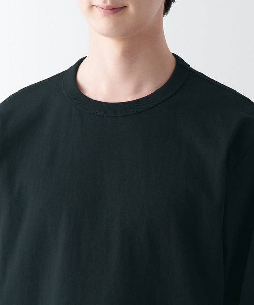 無印良品(ムジルシリョウヒン)の「洗いざらし太番手クルーネック長袖Tシャツ(Tシャツ/カットソー・メンズ・キャメル/ブラック/ブルー系1/ホワイト/ダークグレー/ダークグリーン・XS/XXL/M/L/XL/S)」の14枚目の写真