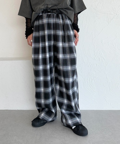 apres jour mignon(アプレジュールミニョン)の「オンブレチェックワイドパンツ【ZOZOTOWN限定アイテム】(その他パンツ・レディース・ブラック系その他/ブラック・MEDIUM/SMALL/X-LARGE)」の3枚目の写真