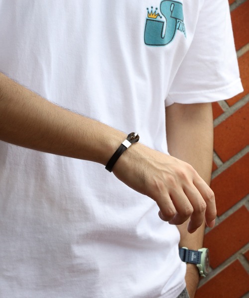 ８(eight)（エイト）の「ＮＥＷプレートフックブレス（ブレスレット・メンズ・レッド/ネイビー/ブラウン/キャメル/ブラック/ホワイト・FREE）」の3枚目の写真