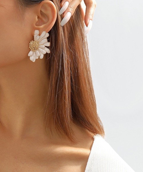 LA VORAGINE(ラ ヴォラジネ)の「デザインピアス(ピアス(両耳用)・レディース・ゴールド/ブラック/ホワイト/グリーン/ピンク/A・FREE)」の2枚目の写真