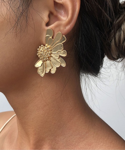 LA VORAGINE(ラ ヴォラジネ)の「デザインピアス(ピアス(両耳用)・レディース・ゴールド/ブラック/ホワイト/グリーン/ピンク/A・FREE)」の1枚目の写真