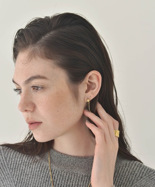 LHME(エルエイチエムイー)の「【WEB限定】”Aqua”プチオーバルピアス/チェーンループ/サージカルステンレス(金属アレルギー対応)【LHME / エルエイチエムイー】(ピアス(両耳用)・レディース・シルバー/ゴールド・ONE SIZE)」の5枚目の写真