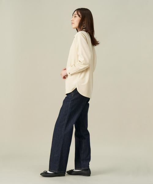 TOKYO SHIRTS(トウキョウシャツ)の「ショートラウンドテール コーデュロイ風 レギュラー 長袖シャツ(シャツ/ブラウス・レディース・ネイビー/ベージュ・LL/M/L)」の4枚目の写真