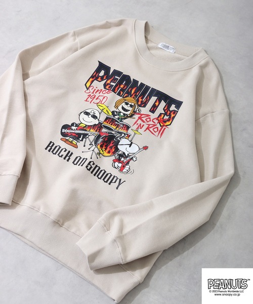 PEANUTS(ピーナッツ)の「PEANUTS スヌーピー ヘビーウェイト ロック スウェット トレーナー(スウェット・レディース・ネイビー系2/アイボリー系1/ネイビー/アイボリー/ブラック/ブラック系2/ネイビー系1/アイボリー系2/ブラック系1・M/L/LL)」の2枚目の写真