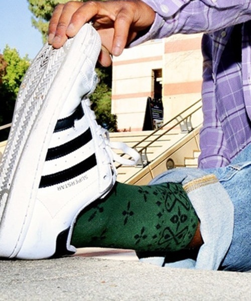 COOKMAN(クックマン)の「Cookman クックマン ソックス Crew Socks Bandanna Cross バンダナ ソックス(ソックス/靴下・メンズ・ホワイト/ブラック/ネイビー/ブラック×レッド/グレー/ダークグリーン・FREE)」の1枚目の写真