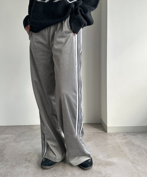 apres jour mignon(アプレジュールミニョン)の「ベロアラインパンツ【ZOZOTOWN限定アイテム】(その他パンツ・レディース・ネイビー/ボルドー/グレー・SMALL/X-LARGE/MEDIUM)」の6枚目の写真