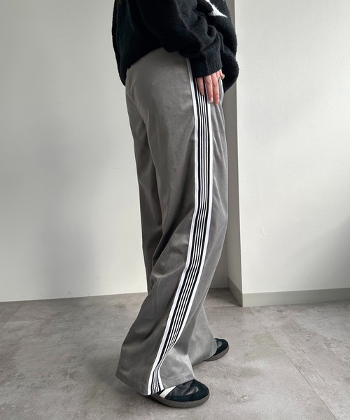 apres jour mignon(アプレジュールミニョン)の「ベロアラインパンツ【ZOZOTOWN限定アイテム】(その他パンツ・レディース・ネイビー/ボルドー/グレー・SMALL/X-LARGE/MEDIUM)」の9枚目の写真