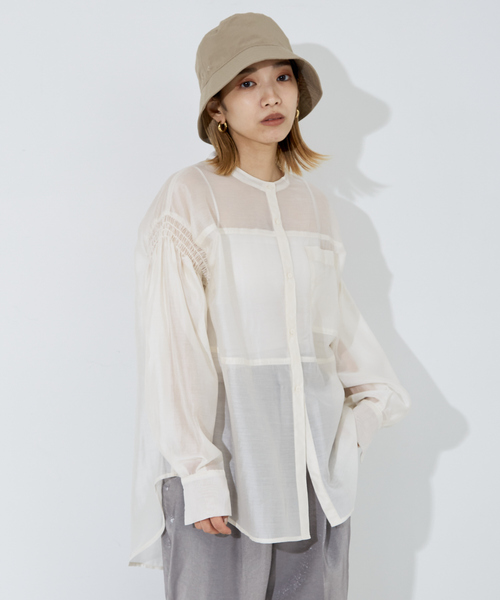 NOMINE(ノミネ)の「袖ギャザードロスト シアーシャツ(シャツ/ブラウス・レディース・セージグリーン/オフホワイト/チャコールグレー/ベージュ・フリー)」の3枚目の写真