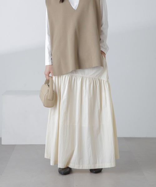 NANO universe（ナノユニバース）の「ナイロン切り替えギャザースカート（スカート・レディース・グレー/アイボリー/ブラック・FREE）」の4枚目の写真