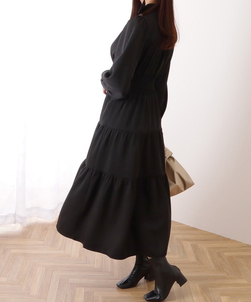 Lace Ladies(レースレディース)の「Vネック ティアード ギャザー マキシ丈 ワンピース(ワンピース・レディース・ブラック/ブルーグレー・S/FREE)」の8枚目の写真