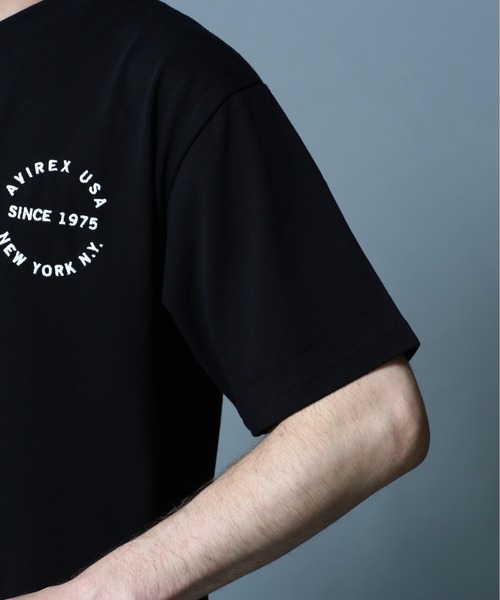 AVIREX(アヴィレックス)の「VARSITY LOGO T-SHIRT 2.0 / バーシティ ロゴ Tシャツ2.0 / AVIREX / アヴィレックス(Tシャツ/カットソー・メンズ・ブラック/ホワイト系2/サックスブルー/ネイビー/マスタード/ブラウン/ダークグリーン系/ピンク・L/M/XL/2XL)」の18枚目の写真