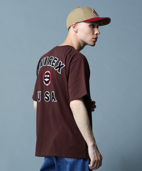 AVIREX(アヴィレックス)の「VARSITY LOGO T-SHIRT 2.0 / バーシティ ロゴ Tシャツ2.0 / AVIREX / アヴィレックス(Tシャツ/カットソー・メンズ・ブラック/ホワイト系2/サックスブルー/ネイビー/マスタード/ブラウン/ダークグリーン系/ピンク・L/M/XL/2XL)」の21枚目の写真