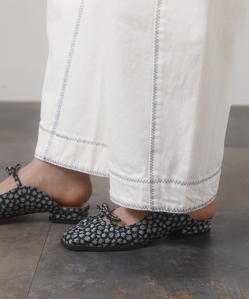 somari imagination(ソマリ イマジネーション)の「『フリルサスペンダー付きデニム』(デニムパンツ・レディース・ホワイト/インディゴブルー・1/2)」の4枚目の写真