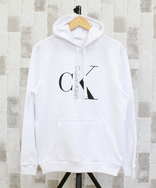 Calvin Klein(カルバン・クライン)の「CK ミックス ロゴ モノグラム Po パーカー(パーカー・メンズ・ホワイト/ブラック・M/S/L/XL)」の1枚目の写真