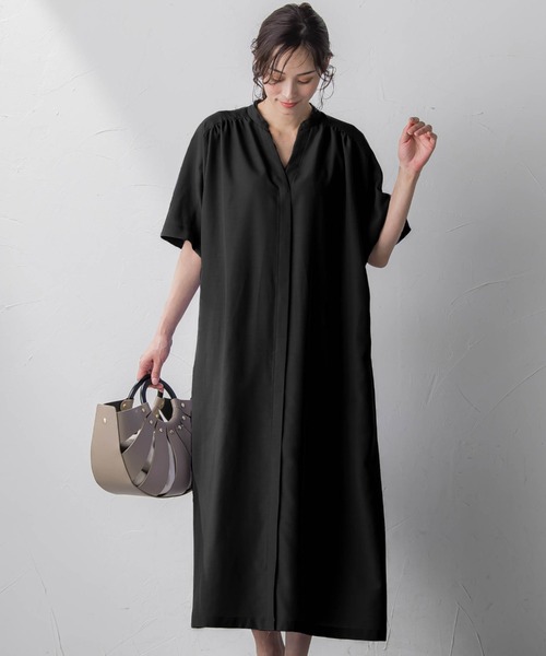 LAUTREAMONT(ロートレアモン)の「キーホールリラクシーワンピース≪手洗い可能≫(ワンピース・レディース・ブラック/ブルー/ベージュ・11号/9号)」の2枚目の写真