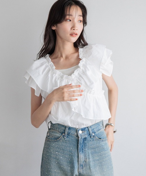 LOWRYS FARM（ローリーズファーム）の「クロスギャザーブラウスフレンチスリーブ 136140（シャツ/ブラウス・レディース・ブラック/ホワイト/その他・FREE）」の2枚目の写真